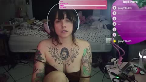 lunarqueen420 online show from June 2026 06:29:01 AM