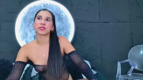 lunataylor_ online show from January 2026 04:49:02 AM