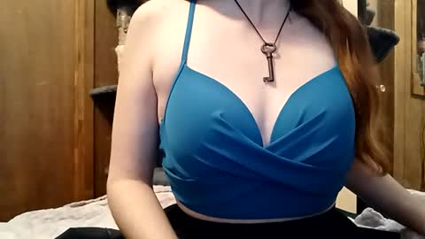 Snapshot of lunathepoet chatting on July 2026 01:54:01 PM lunathepoet online show from July 2026 01:54:01 PM
