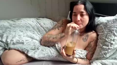 Snapshot of lunaticminx chatting on January 2025 12:06:02 PM Luna powered by bitch dust online show from January 2025 12:06:02 PM