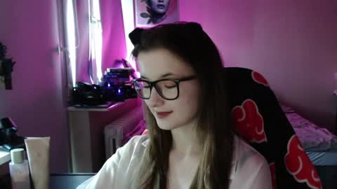 Snapshot of lunaxcherry chatting on June 2026 06:17:02 PM LunaXcherry online show from June 2026 06:17:02 PM