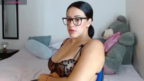 lunayois02 online show from September 2025 03:30:02 AM