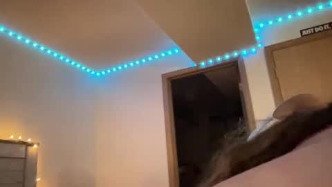 Snapshot of lunazone chatting on December 2024 05:18:02 AM Lunadreams online show from December 2024 05:18:02 AM