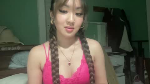 Snapshot of lunazone chatting on January 2025 08:01:01 AM Lunadreams online show from January 2025 08:01:01 AM