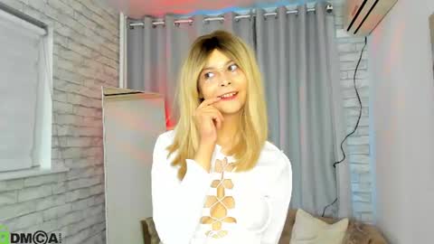Lune FallenStar online show from June 2026 10:07:01 AM