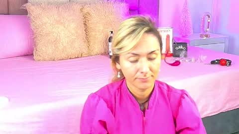 lunitadiva online show from December 2025 01:49:02 PM