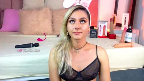 lunitadiva online show from January 2026 03:49:02 PM