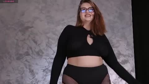 lunna_azure online show from June 2026 07:31:02 PM