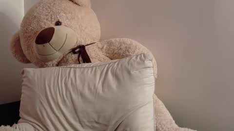 Luna online show from November 2025 04:23:02 AM