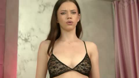 Snapshot of lunnahayes chatting on June 2026 04:59:02 AM LunnaHayes online show from June 2026 04:59:02 AM