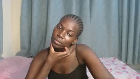 luo_queen online show from November 2025 12:23:01 AM