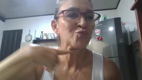 Snapshot of lupitavega_ chatting on September 2025 07:27:01 PM Lupita online show from September 2025 07:27:01 PM