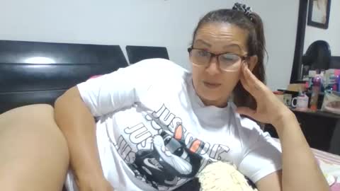 Snapshot of lupitavega_ chatting on November 2025 02:58:01 AM Lupita online show from November 2025 02:58:01 AM