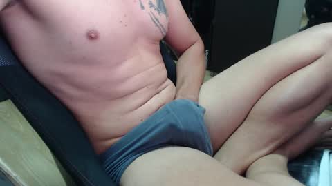 Snapshot of lushboy90 chatting on February 2025 04:19:02 AM lushboy90 online show from February 2025 04:19:02 AM