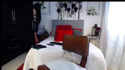 Angela 3 online show from November 2025 01:23:01 PM