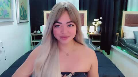 Snapshot of lustfuloffendertrina chatting on December 2024 03:20:01 AM Trina online show from December 2024 03:20:01 AM