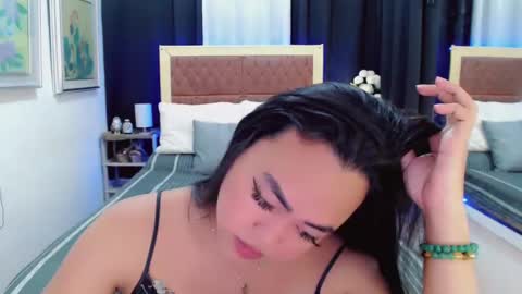 Snapshot of lustfuloffendertrina chatting on January 2025 06:01:02 AM Trina online show from January 2025 06:01:02 AM