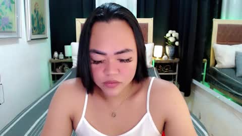 Snapshot of lustfuloffendertrina chatting on January 2025 01:39:02 AM Trina online show from January 2025 01:39:02 AM