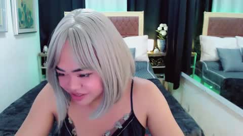 Snapshot of lustfuloffendertrina chatting on February 2025 09:00:02 AM Trina online show from February 2025 09:00:02 AM