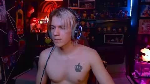 Snapshot of lustymatt chatting on October 2025 08:36:01 AM lustymatt online show from October 2025 08:36:01 AM