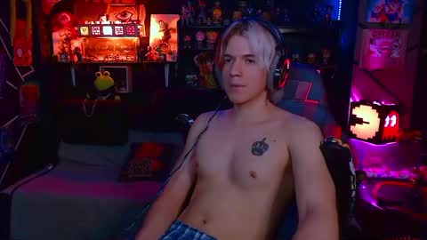 Snapshot of lustymatt chatting on October 2025 03:42:02 AM lustymatt online show from October 2025 03:42:02 AM