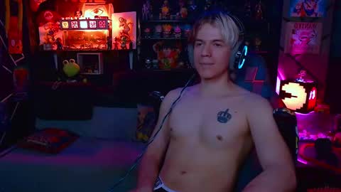 Snapshot of lustymatt chatting on November 2025 11:37:01 PM lustymatt online show from November 2025 11:37:01 PM