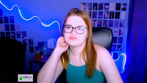 lusy_puff online show from March 2025 04:42:02 PM