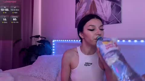 Snapshot of luvlyveronica chatting on July 2026 09:01:01 AM Veronica online show from July 2026 09:01:01 AM