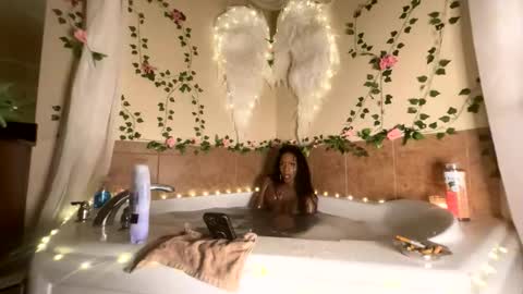 luvvlee online show from October 2025 08:38:01 PM