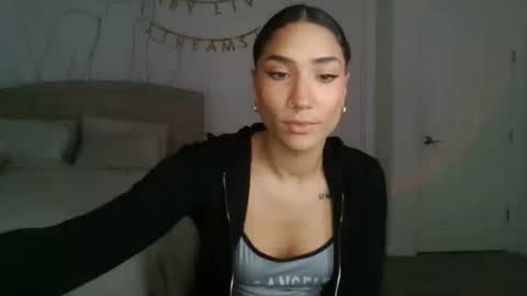 Liv 3 online show from December 2025 04:14:02 PM