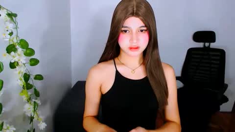 queen lux online show from November 2025 08:14:02 AM