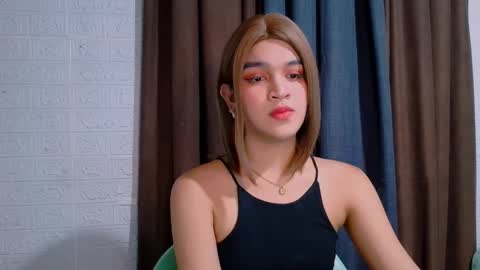 queen lux online show from March 2026 05:12:01 AM