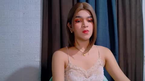 queen lux online show from March 2026 12:21:02 PM