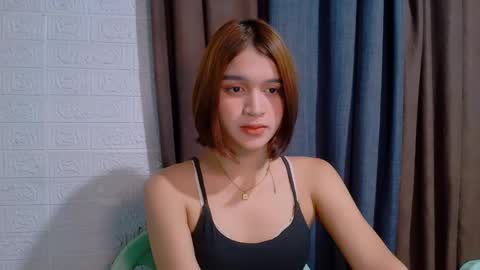 queen lux online show from April 2026 09:50:02 PM