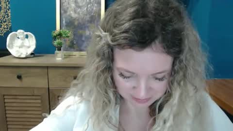 Snapshot of luxdonna chatting on May 2026 07:36:02 AM Donna online show from May 2026 07:36:02 AM