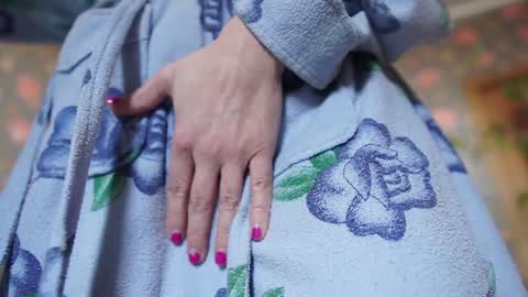 Snapshot of luxegirl67 chatting on December 2024 09:53:02 AM Sophie online show from December 2024 09:53:02 AM