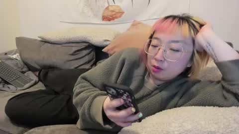 Snapshot of luxgray chatting on December 2024 12:35:01 AM LuxGray online show from December 2024 12:35:01 AM