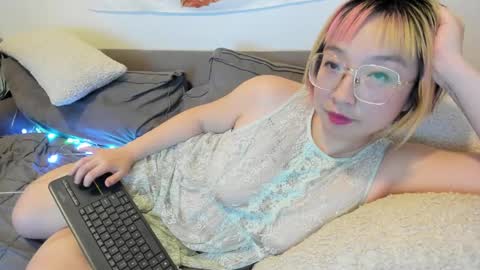 Snapshot of luxgray chatting on December 2024 03:18:02 AM LuxGray online show from December 2024 03:18:02 AM