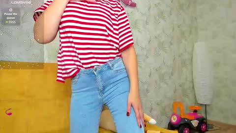 Lucie online show from November 2025 02:12:02 PM