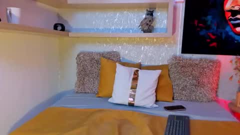    online show from October 2025 03:06:02 AM