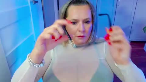 Diana online show from May 2026 06:42:02 AM