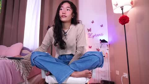 Snapshot of lyhana_lee chatting on May 2026 03:28:01 PM Lyhana Lee online show from May 2026 03:28:01 PM
