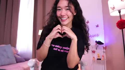Snapshot of lyhana_lee chatting on May 2026 04:37:02 PM Lyhana Lee online show from May 2026 04:37:02 PM