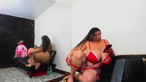 Snapshot of lynn_and_esteban chatting on February 2026 05:26:01 AM Lynn jonnes online show from February 2026 05:26:01 AM