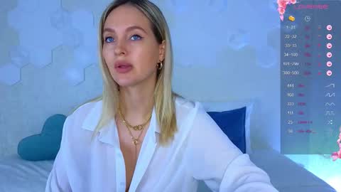 Snapshot of lynna_sparks chatting on October 2025 03:43:01 AM Lana online show from October 2025 03:43:01 AM