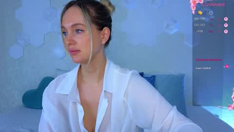 Snapshot of lynna_sparks chatting on November 2025 02:10:01 AM Lana online show from November 2025 02:10:01 AM