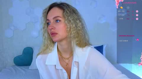 Snapshot of lynna_sparks chatting on November 2025 02:56:02 AM Lana online show from November 2025 02:56:02 AM