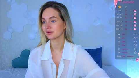 Snapshot of lynna_sparks chatting on December 2025 03:44:01 AM Lana online show from December 2025 03:44:01 AM