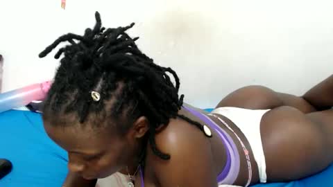 lyenne online show from October 2025 06:39:02 PM