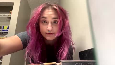 Lynn  online show from December 2025 01:33:02 AM